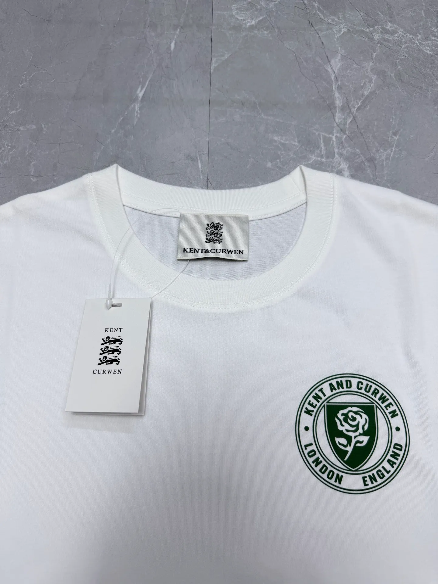 Kendiwen 26New Arrival Spring and Summer Series Rose Letter Badge Round Neck Short Sleeve T-shirt Men's Size: S.M.L.XL.XXL.